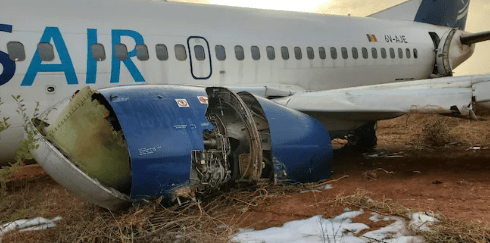 Boeing 737 incident durîng take-off in Senegal leaves 11 hurt tinyurl.com/yeyw3bfy
