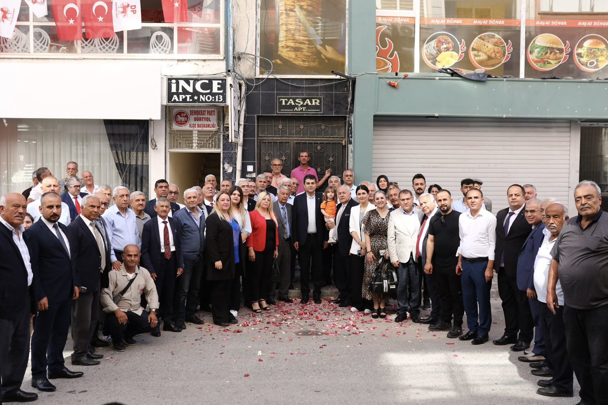 Hatay-Dörtyol’da İzmir Milletvekilimiz Sn. Salih Uzun, Genel Başkan Yardımız Adnan Turfan, Adana E. Milletvekilimiz Cevher Cevheri bey ile birlikte İlçe Teşkilatımızı ziyaret ettik. Belediye Başkan Adayımız Yaşar Toksoy ve İlçe Başkanımız Hidayet Uygur başta olmak üzere yürek