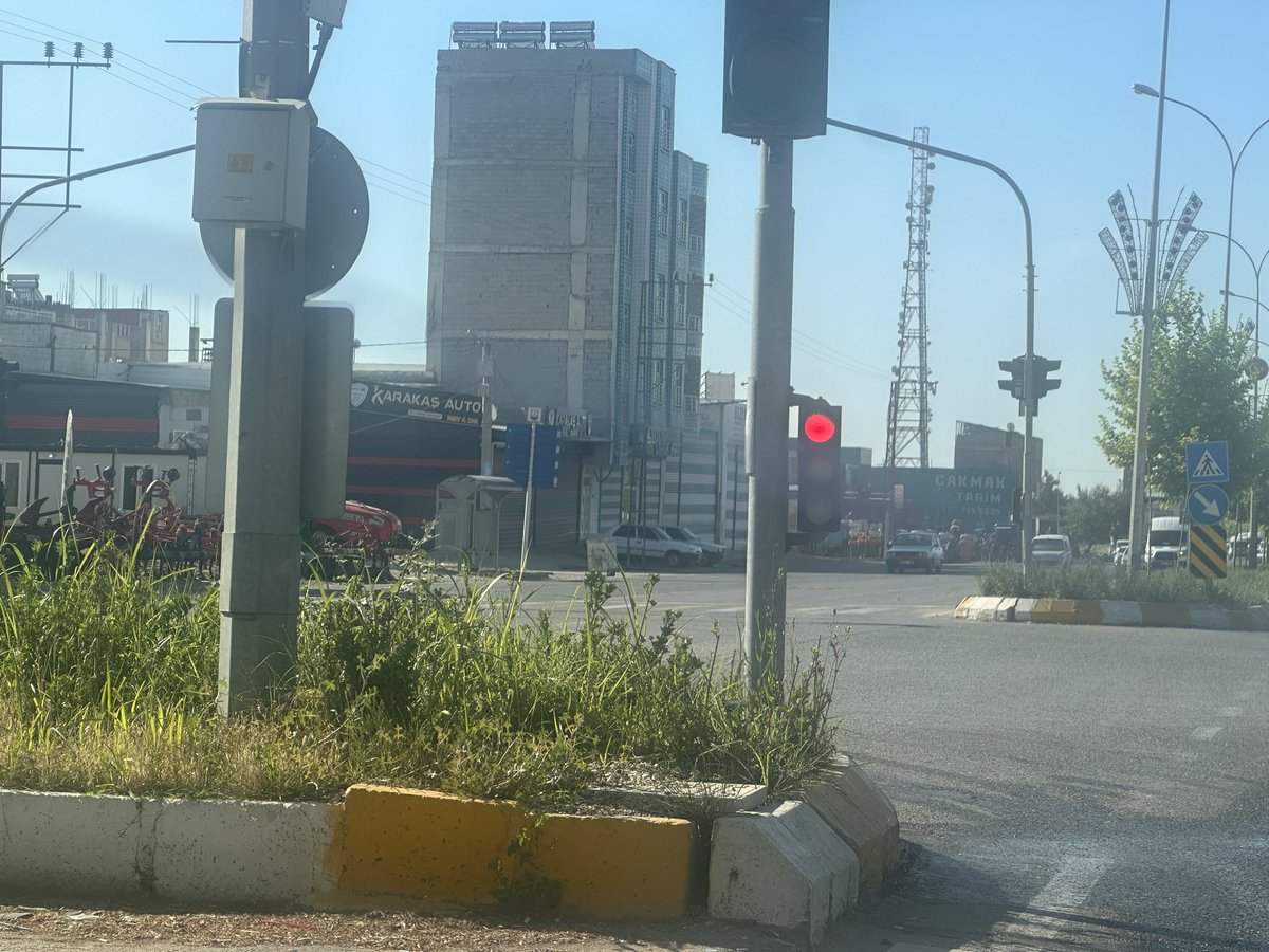 Çimleri bile biçemeyenler kalkıp 11 Milyarlık hesap yapmaya kalkışıyor.

Bütün koltukları ulufe gibi dağıtmanız bittiyse şu çimleri biçin artık <a href="/sanliurfabld/">Şanlıurfa Büyükşehir 🇹🇷</a> 

Bu arada, 18,5 milyonluk un alımının belgelerini hala yayınlamadınız <a href="/Celalciftcitr/">Celal Çiftçi</a> <a href="/mehmetyetim63/">Mehmet Yetim</a> <a href="/misafirmehmet/">Mehmet Demir Misafir</a>