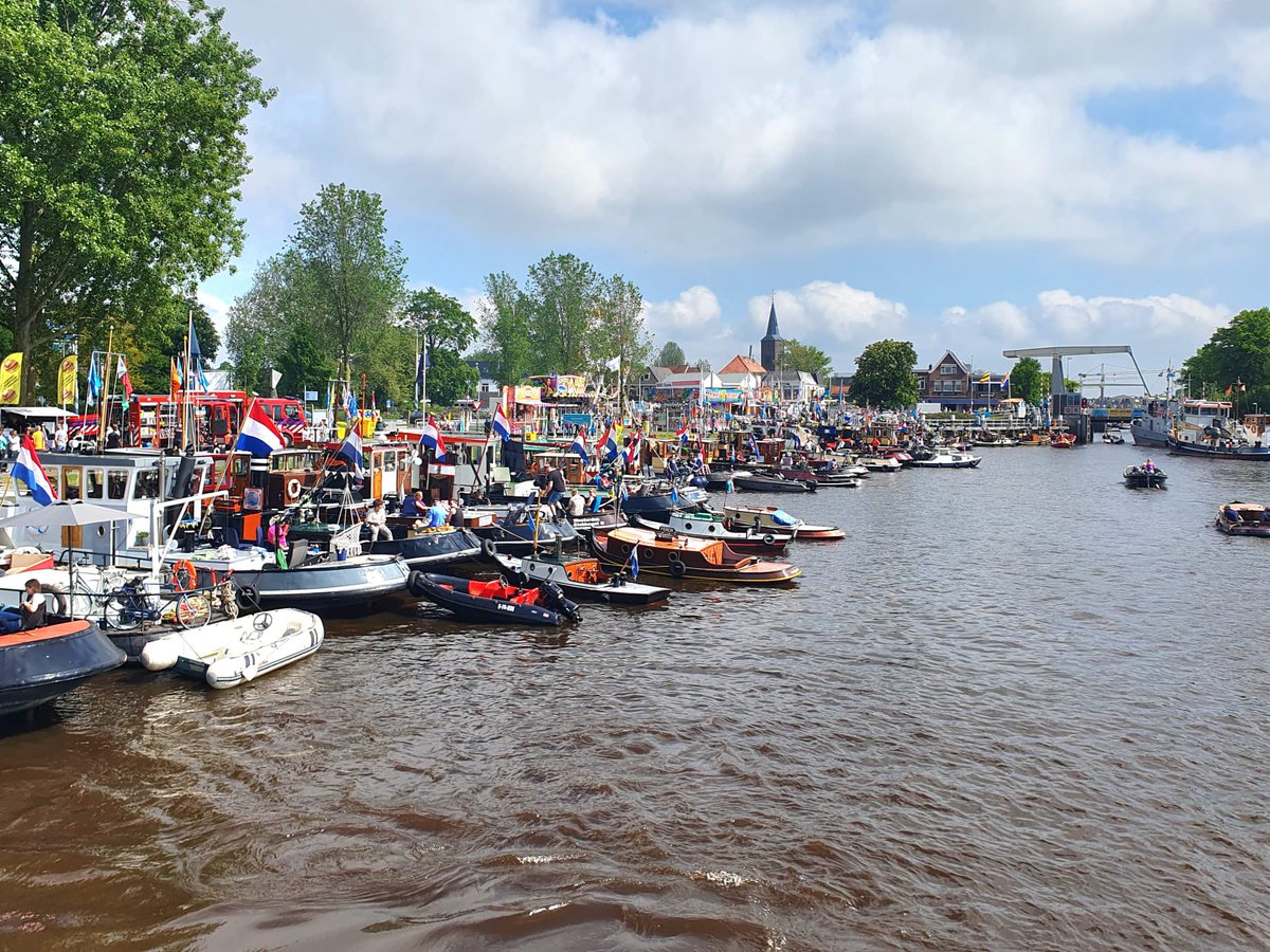 Een AANRADER! De Nationale Sleepbootdagen in Zwartsluis. Een gezellig nautisch evenement met ruim 200 (historische) sleep- en duwboten.
Vandaag de opening samen met burgemeester Bilder en de oud burgemeesters van <a href="/gemzwartewaterl/">GemZwartewaterland</a> 
Waardering voor het bestuur en vele vrijwilligers