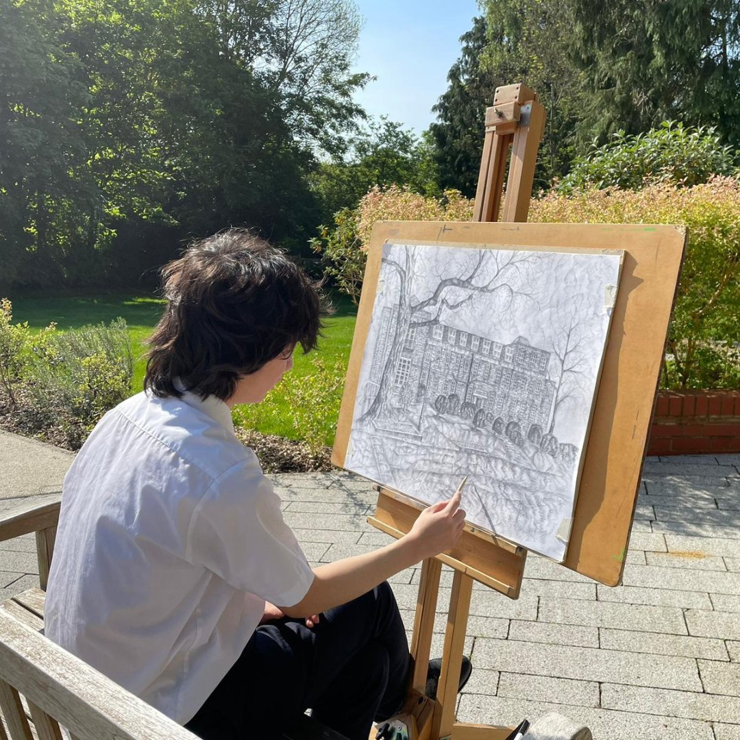 Capturing the creativity of a pupil while they sketch Burton Bank!🎨

#MillHillIntlMoments #MillHillIntl