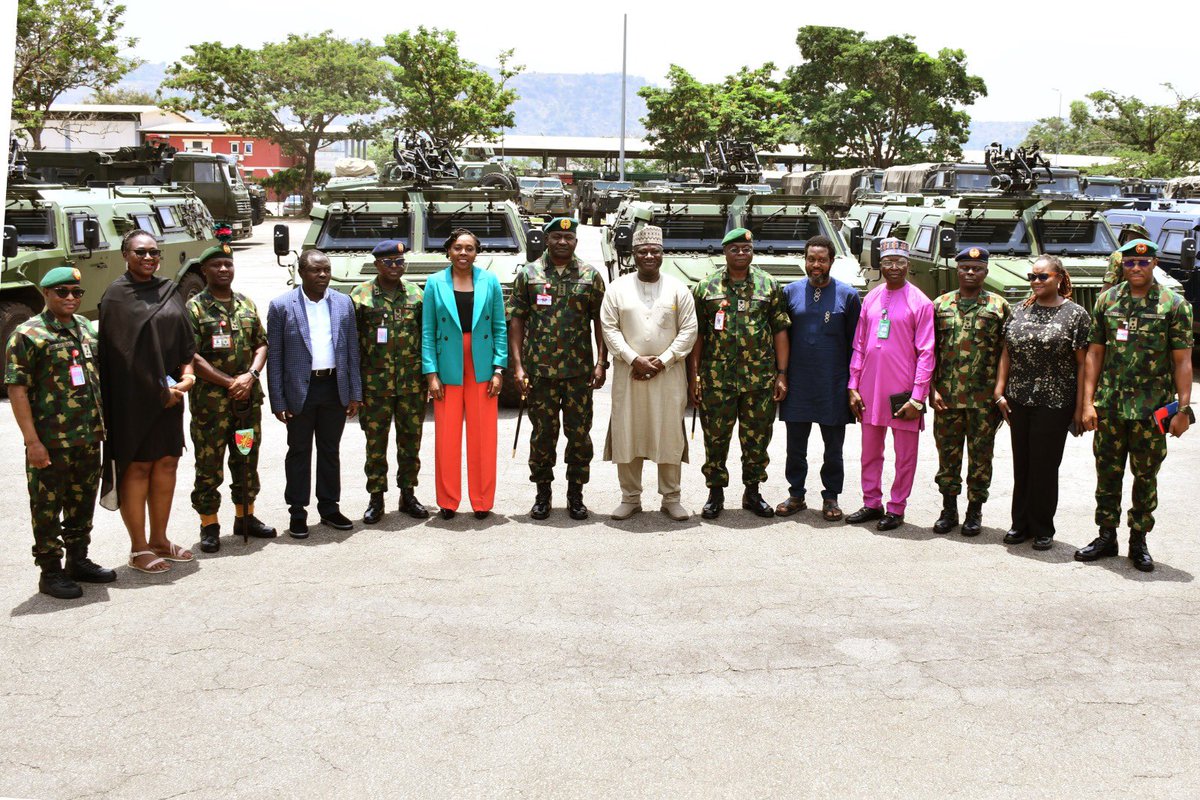 The executive team of @NigComSat1R, including the MD, @nk_amadi & the EDTS, Abiodun Attah, yesterday, witnessed the handover of 20 Armored Personnel Carriers, to the Chief of Defence Staff, Gen. Christopher Musa, @DefenceInfoNG, by the PS, Ministry of Defence, Dr Ibrahim Kana.