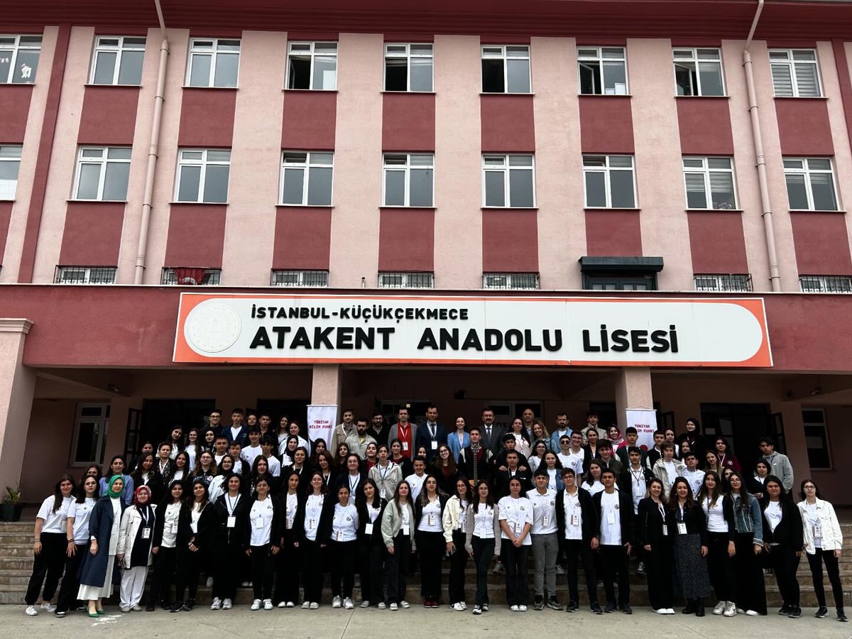 TÜBİTAK 4006-B Bilim Fuarına kabul alan Atakent Anadolu Lisesi öğrencilerimizin hazırlamış olduğu serginin açılışını İlçe Millî Eğitim Müdürümüz Murat GÖZÜDOK yaptı. @tcmeb @istanbulilmem @KcekmeceKymklik @MucahitYentur @anteplioglu76 @muratgozudok1