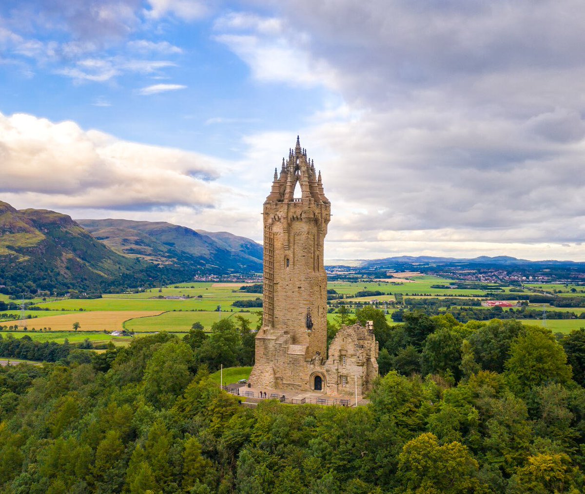 Dive into Stirling's history with our free online course 'Heart of Scotland: History & Heritage of Stirling at 900 Years'. Starts June 24 for 4 weeks 👇 futurelearn.com/courses/heart-… @FutureLearn @StirlingCouncil #Stirling900 #FutureLearn #HeartOfScotland #StirlingHistory