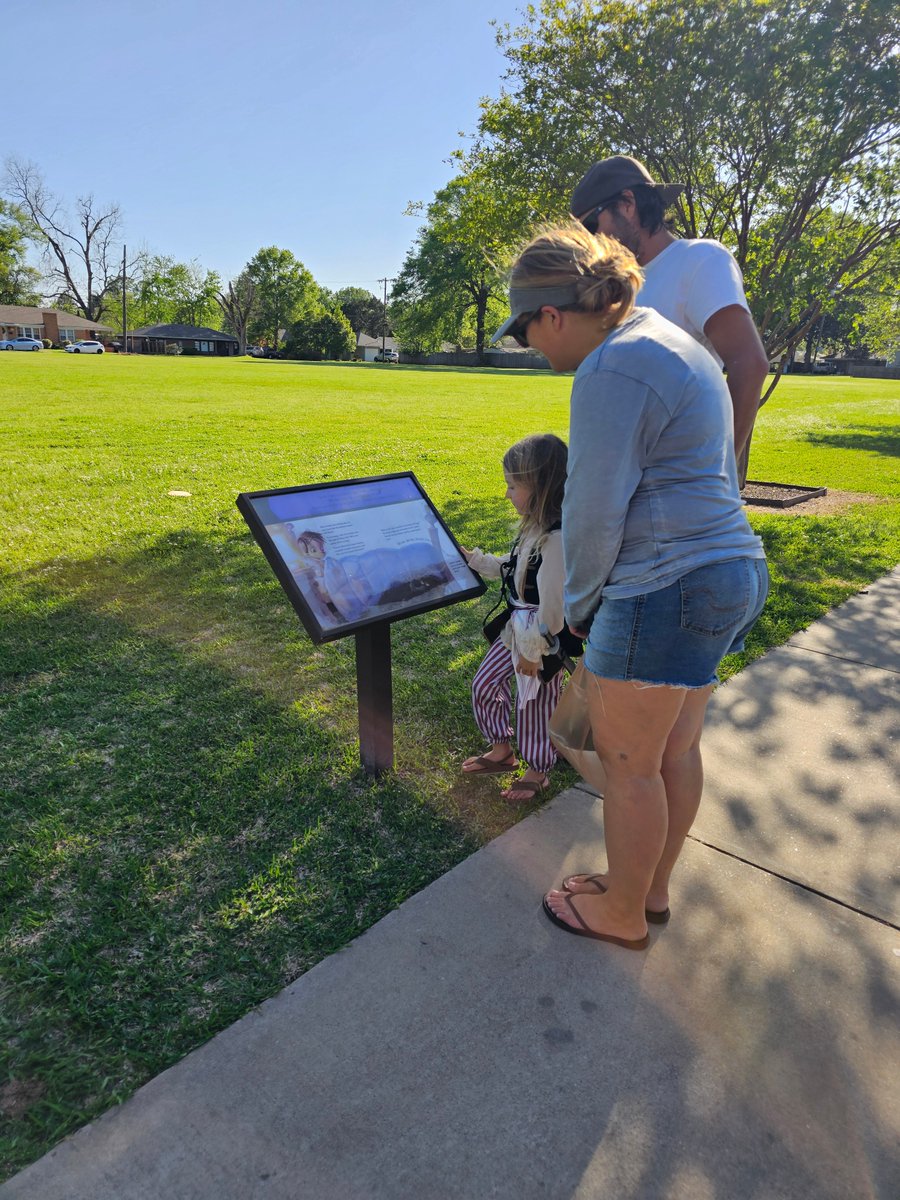 The Natchitoches library made a reading trail for 'I Need My Monster'! Families walked through an outdoor trail  around the library grounds and followed pictures from the book with activities left as 'checkpoints' along the trail. 

@IPGbooknews @NatchParishLib #library #kidlit