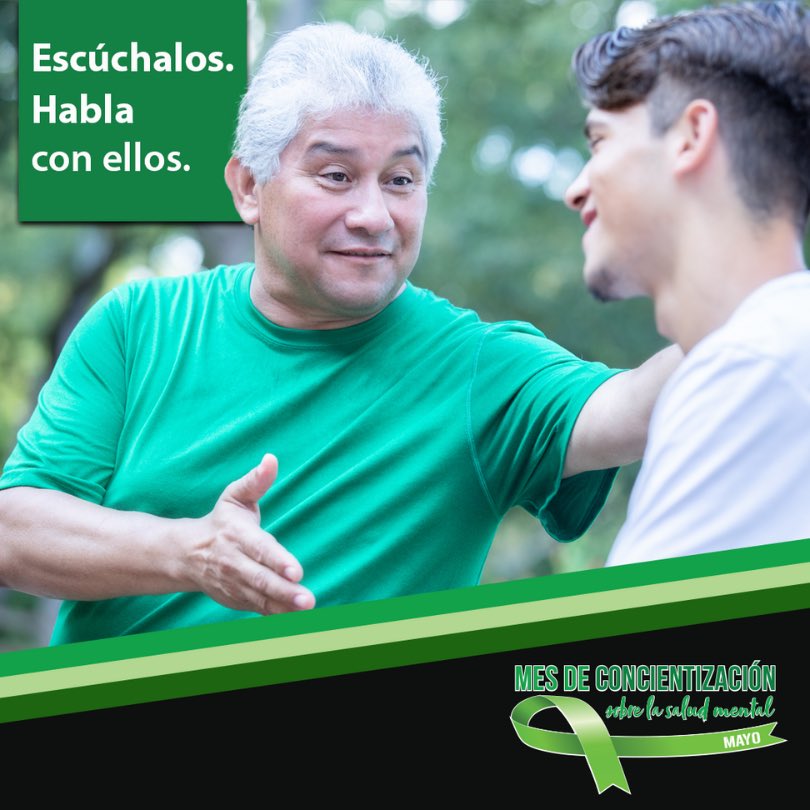 Un hombre de mediana edad y un adolescente están sentados en un parque. El hombre mira al adolescente mientras le habla. El texto en la parte superior izquierda dice: 'Escúchalos. Habla con ellos.' #DemsUnited #wtpBLUE #DemVoice1 #DemCastFL