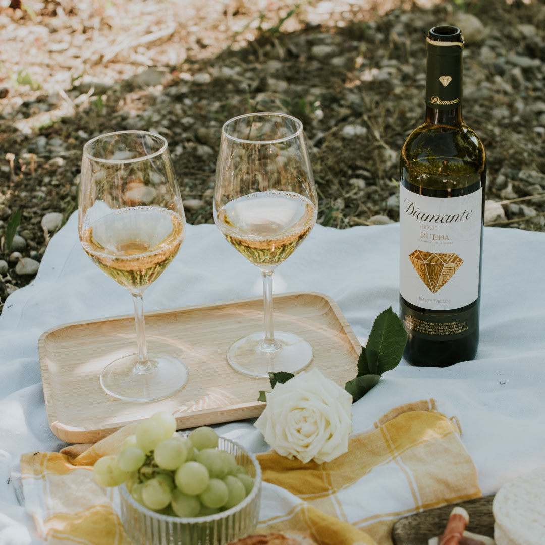 ¿A qué esperas para preparar este plan y descorchar una botella este fin de semana?😍
vinogaleria.com/vinos/vinos-bl…

#tansemidulcecomosiempre #diamante #bodegasfrancoespañolas