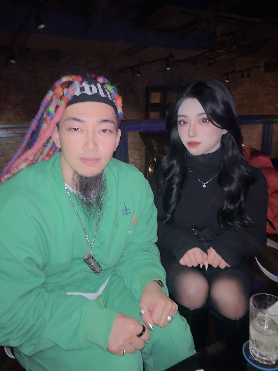 キャバクラで緊張してるハラダマンさん