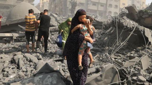 Genocidio y devastación en Gaza 🇵🇸 35.000 muertos, sobretodo mujeres y niños/as. 80.000 heridos y 80.000 desplazados de Rafah. 1,5 millones de refugiados. Fracasa el multilateralismo y la obviedad es que hemos fallado como humanidad. La guerra nos distrae de lo importante.