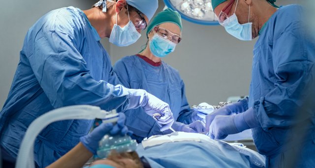 Politik sollte ärztliche Weiterbildung finanziell unterstützen:  Nürnberg/Berlin – Chirurgische und anästhesiologische Fachgesellschaften und Berufsverbände haben Bundesgesundheitsminister… dlvr.it/T6dsBb #Weiterbildung #Chirurgie #Anästhesiologie #Finanzierung