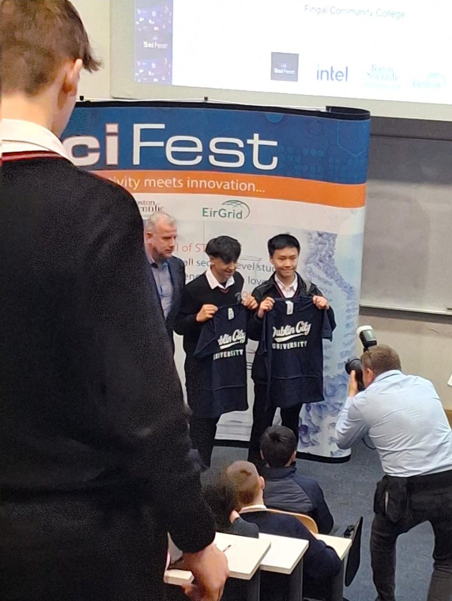 Our Second year students attended @SciFest4STEM yesterday in DCU. They had a great day with some students receiving special recognition. Well done to all involved 👏 #science #scifest