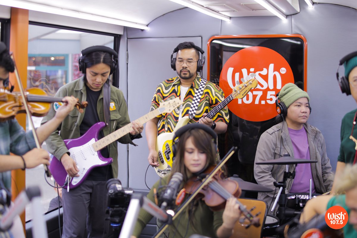 Sponge Cola returned on board the Wish 107.5 Bus and rocked our Wishers with their latest single, 'Tatlong Buwan.'