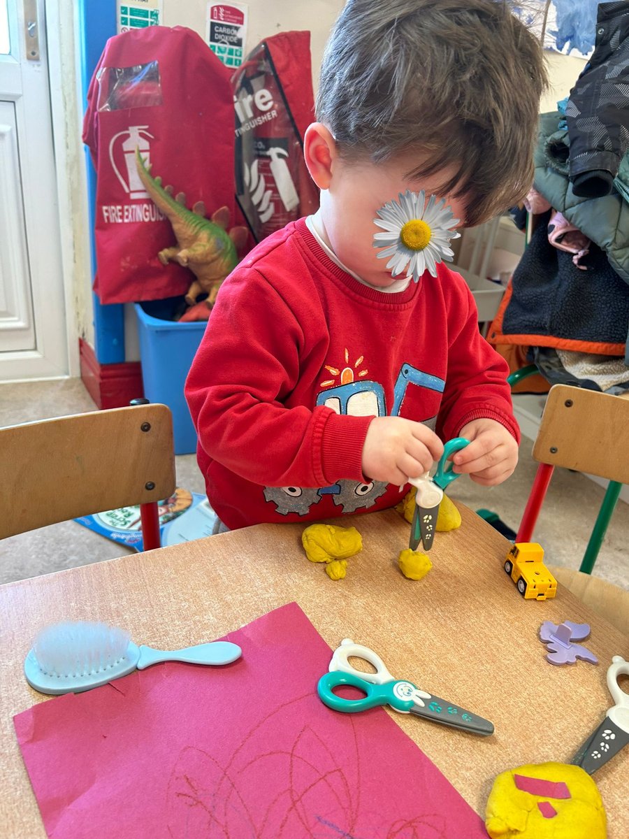 𝐑𝐚𝐭𝐡𝐟𝐚𝐫𝐧𝐡𝐚𝐦 𝐂𝐞𝐧𝐭𝐫𝐞: The toddlers were very busy making playdough pizzas #playdoughfun #pizzas #daisychaincare #childcaredublin #daisychaindub #toddlers #rathfarnham