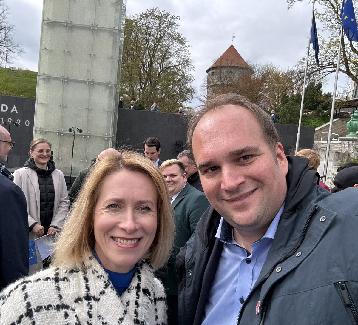 Großes Vergnügen Estlands Premierministerin @kajakallas zum 20. Jahrestag des EU Beitritts persönlich gratulieren zu dürfen! 🇪🇺