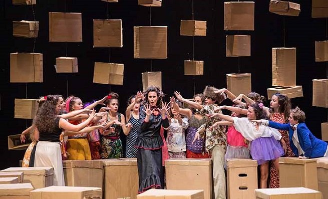 ABAO Txiki presenta Hirira, una ópera que defiende valores de transformación urbana sostenible @abaobilbaoopera docenotas.com/173316/abao-tx… #abaotxiki #operaparaniños #planesconni