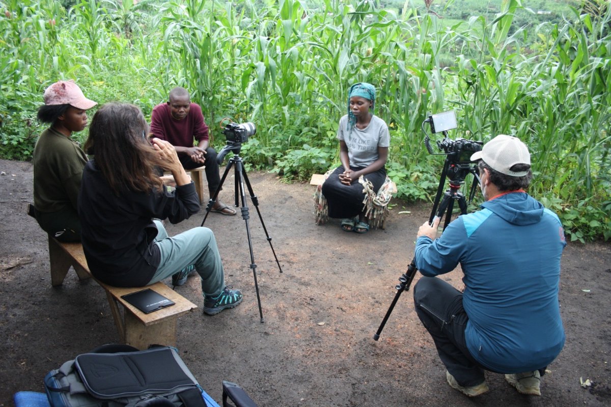 🎞️ 'Las que sobrevivimos' continúan amplificando su mensaje dentro y fuera de nuestras fronteras. El documental dirigido por @itxasodiaz se proyectó ayer en Pontevedra como finalista del festival @VisualizameCine de @unedpontevedra. Puedes verlo en: lasquesobrevivimos.farmamundi.org