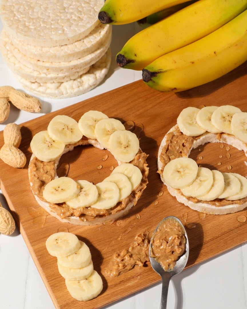 Sick of bread? ‍Rice cakes to the rescue! This crunchy base is perfect for a classic peanut butter and banana combo. Try it for yourself!

#RiceCakes #Peanuts #PeanutButter #PeanutButterAndBanana #BreakfastRecipes #Recipes
