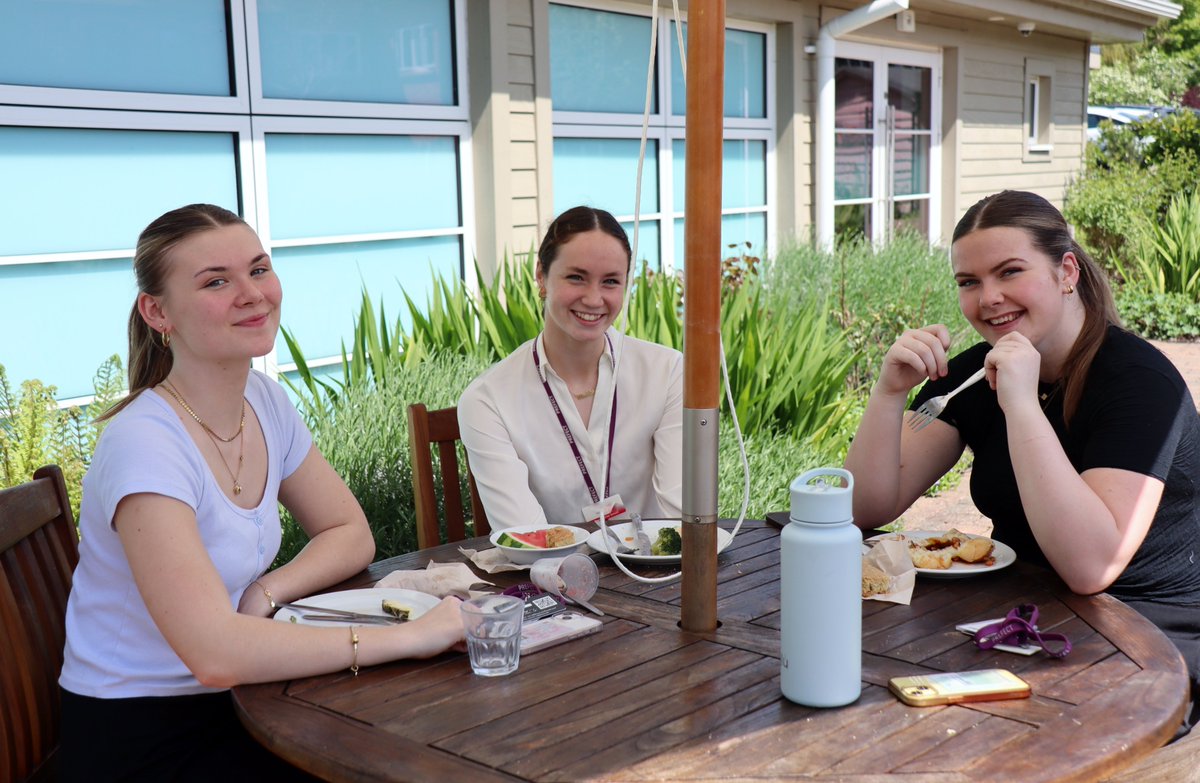 PipersSixthForm's tweet image. 🌞The sun has made a welcome appearance which means the garden furniture is out and our #PipersSixthForm were enjoying their lunch in the sunshine this afternoon #BritishSummer #Sunnyatlast #lunchinthegarden #eatingoutdoors #PipersSixthForm