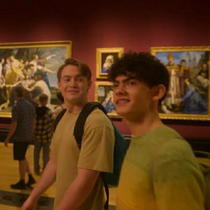 even in the Louvre Nick lookin at Charlie like he’s the art on display