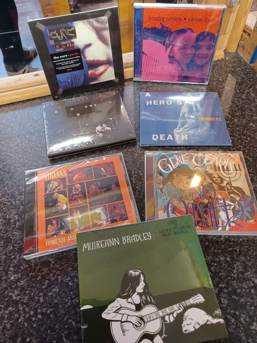 The sun's shining, good tunes are playing loud + we've just had all these belters back in ❤️

Plenty of LPs + plenty of CDs alike to dig through!

There's @SPRINTSmusic Mac DeMarco @MFDOOM @wolfalicemusic @IronAndWine @Englishteac_her High Llamas @fontainesdublin + tonnes more 🎵