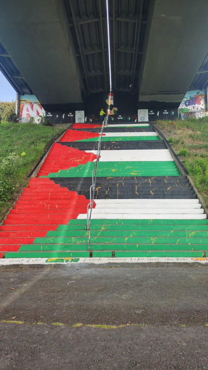 The #Palestine steps in #Derry have been vandalised. Yellow paint sprayed over all the steps & most sinister is the attempt to erase the word #Genocide .@dublinactivist @mickeypeedia @ipsc48
