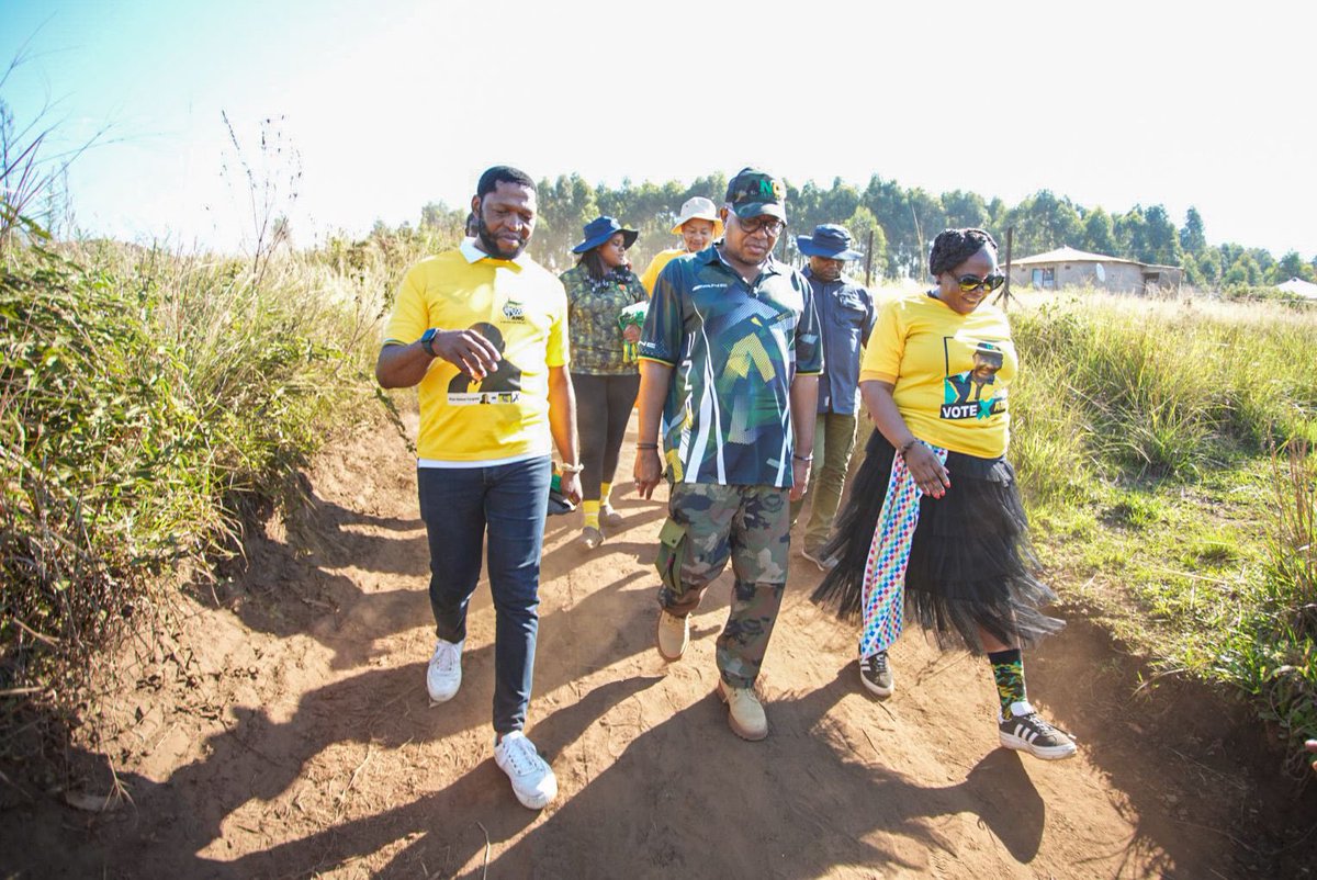 Community to community, house to house, door to door, the ANC’s good story is continually echoed by ordinary South Africans. 📍Today the ANC Secretary General, Comrade Fikile Mbalula, is in ward 9, Maphumulo sub-region, KZN #VoteANC2024 #LetsDoMoreTogether
