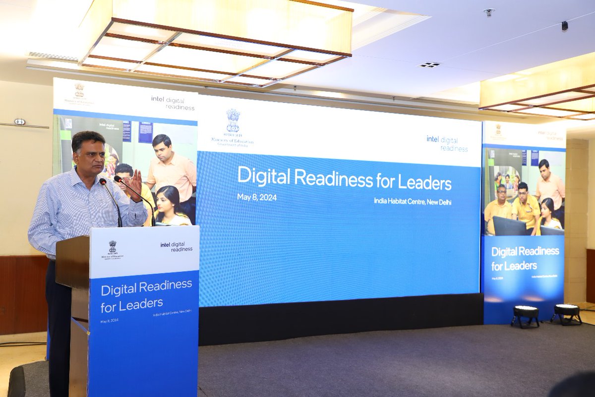 The Department of Higher Education, Ministry of Education, in collaboration with @IntelIndia organized a Digital Readiness for Leaders workshop for its officers to delve into the insightful exploration of 'The Role of Artificial Intelligence in Education' and on 'Generative AI'.