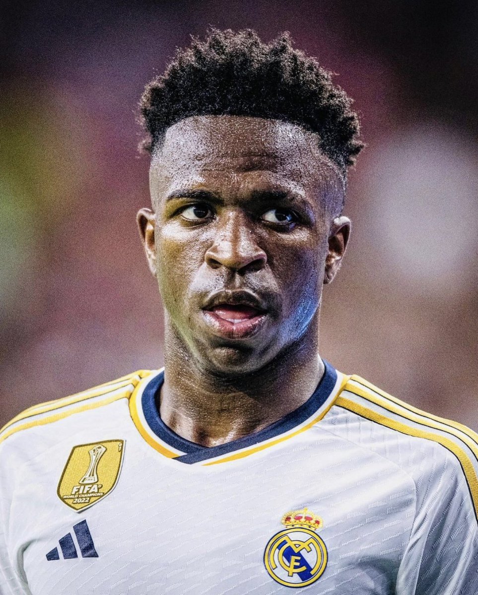 MadridXtra's tweet photo. 🚨 BREAKING: Vinicius Jr is now the NUMBER ONE candidate for Ballon d’Or. @relevo https://t.co/WHVwe6gJ6x