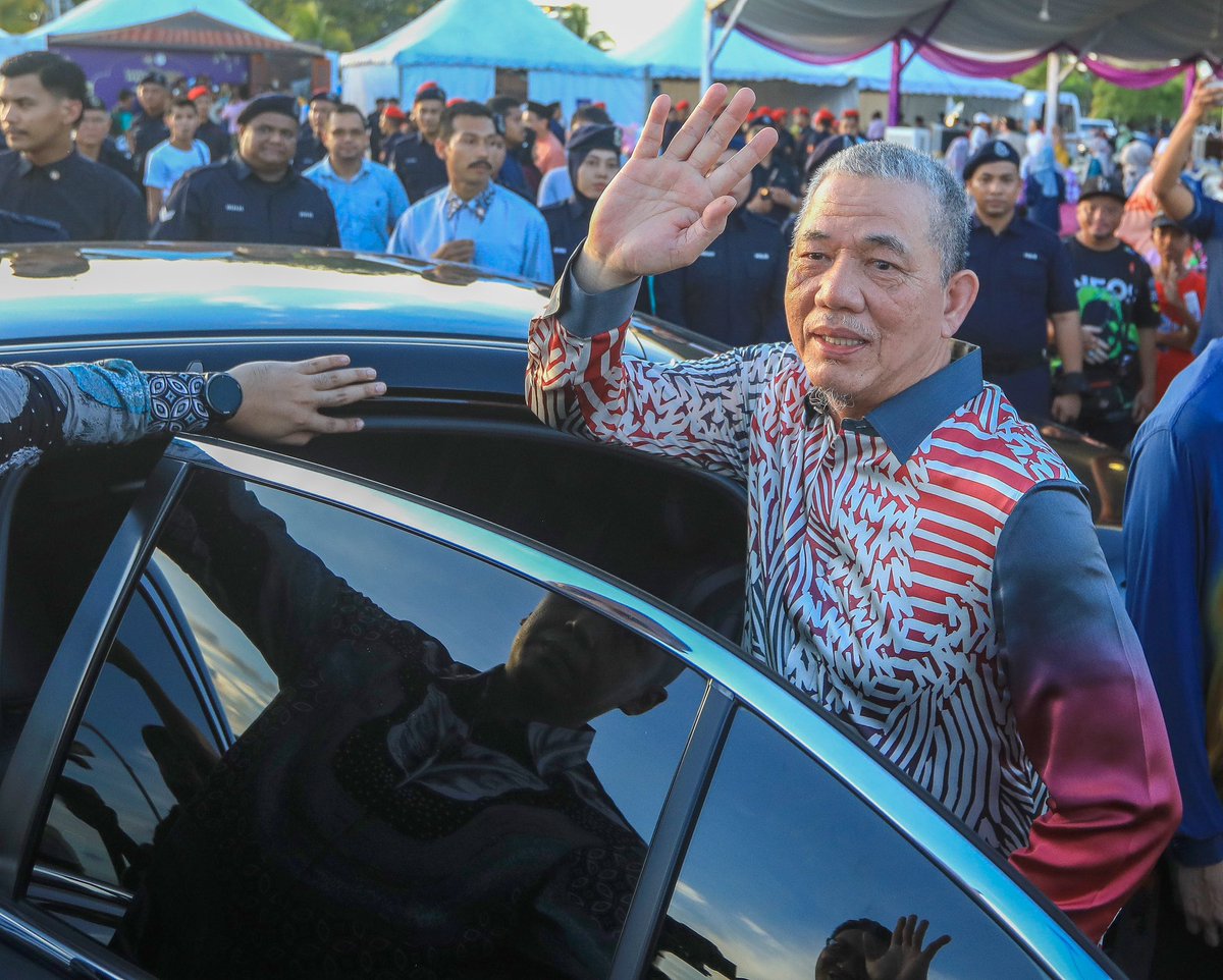 Alhamdulillah menghadiri Majlis Sambutan Aidilfitri MADANI 2024 Bersama YAB Perdana Menteri, YAB Dato' Seri Anwar Ibrahim, Peringkat Negeri Terengganu, di Pekarangan Kompleks Sukan Negeri Terengganu, Gong Badak, hari ini. Majlis turut dihadiri Menteri Besar Terengganu YAB Dato'