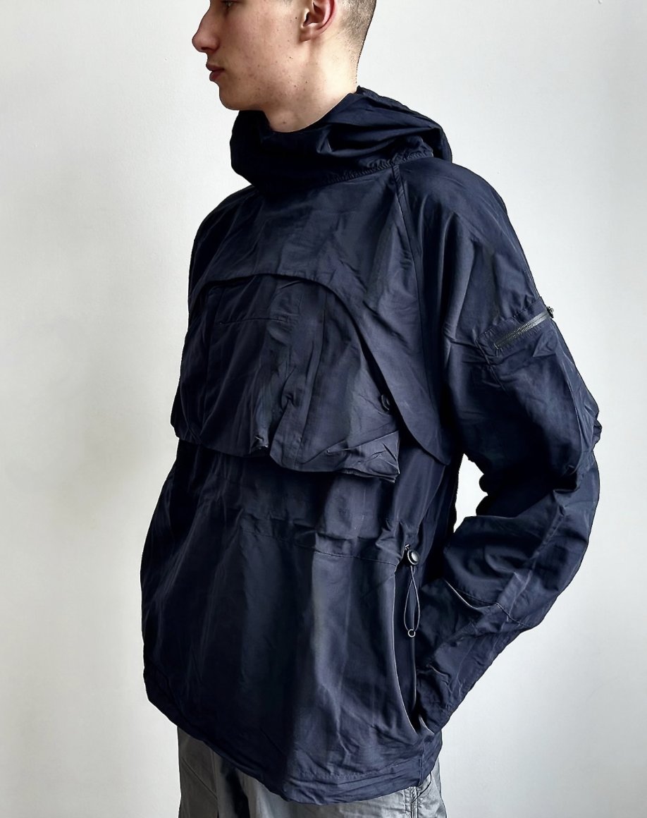 Module-R in navy micro-ripstop nylon. Contact: info@hawkwoodmercantile.com #hawkwoodmercantile #hawkwood #smocks #smock #jackets #jacket #coats #coat #menswear #outerwear #modularclothing