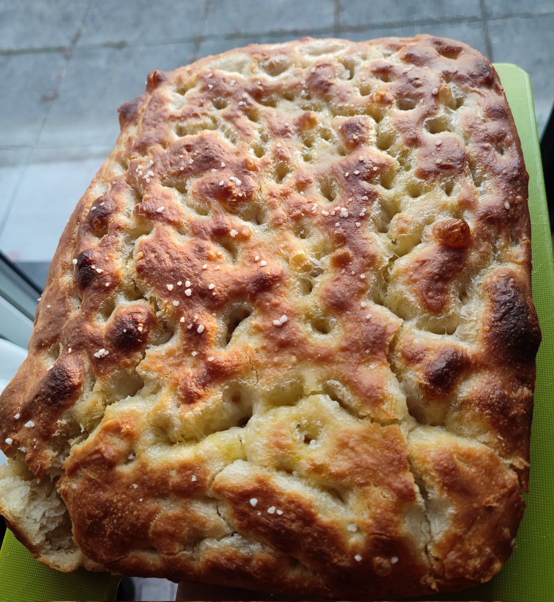 Made a focaccia for @HelloLovers13 and our cheeseplate 😌