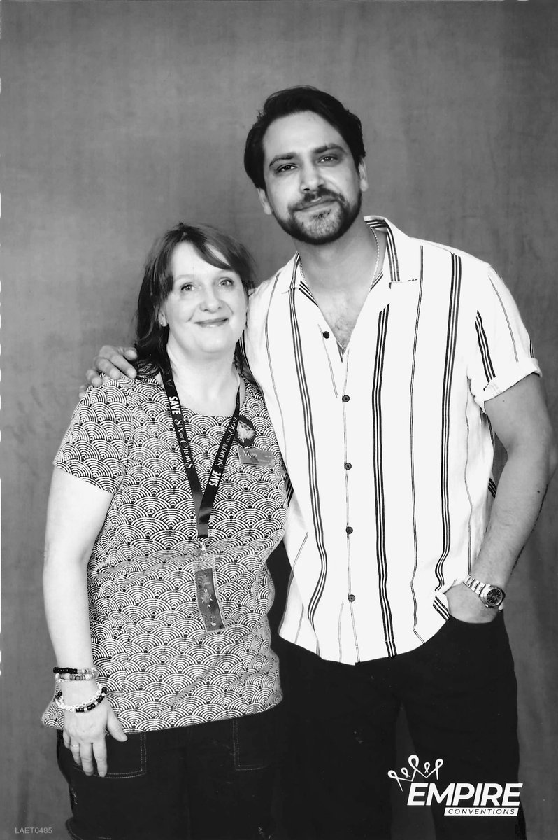 Another first time meeting, this one with the lovely Luke Pasqualino who is such a kind and empathetic man. He helped me enormously at autos on Sunday when I was having a really hard time. Will never forget that. #SaveShadowAndBone #SixOfCrowsSpinoff #SanktaLeighBardugo