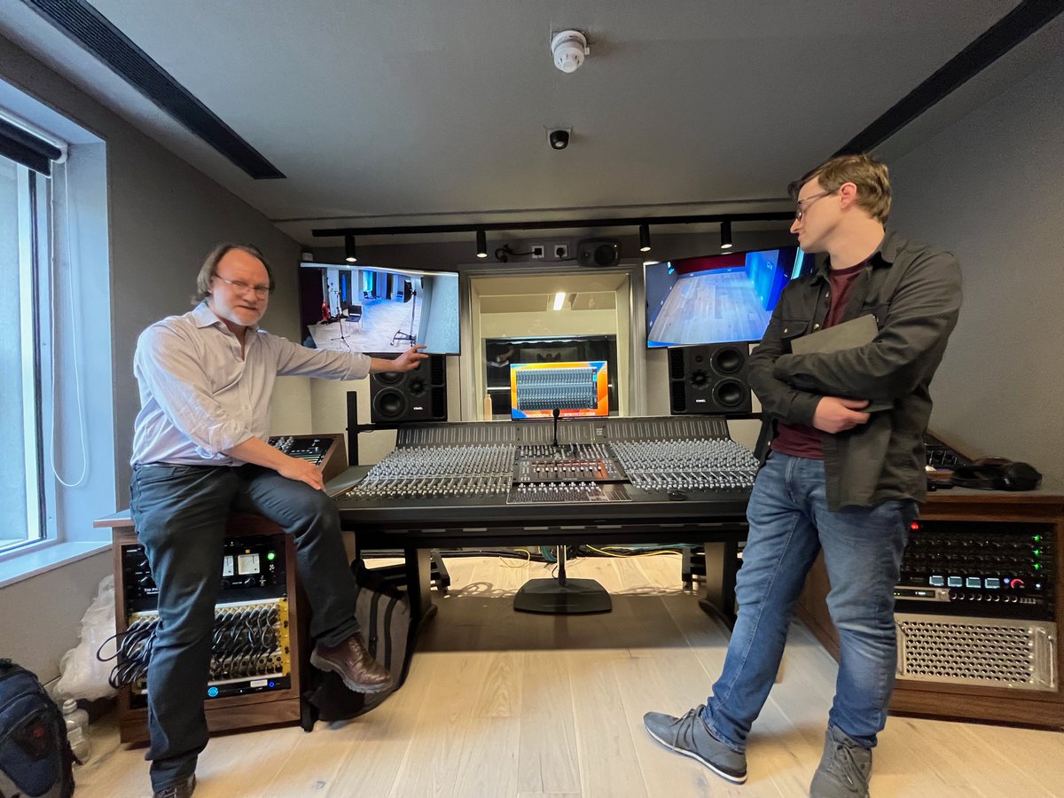Checking out the new recording studios at @RHULMusic (@RoyalHolloway) for the first time today. A completely renovated building (4 interconnected rooms) kitted out with state-of-the-art equipment from @yellow_tech. Very exciting.