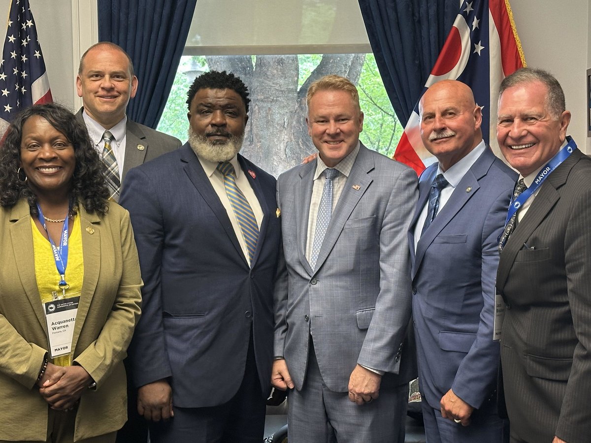 🌟 Reflecting on a powerful week in Washington D.C.! Last week, Mayor @AcqieWarren advocated for crucial housing reforms with the @USMayors Housing Fly-In. 🏛️ Back in Fontana, we're fueled by fresh insights and stronger partnerships to end homelessness. (Photos from @usmayors)