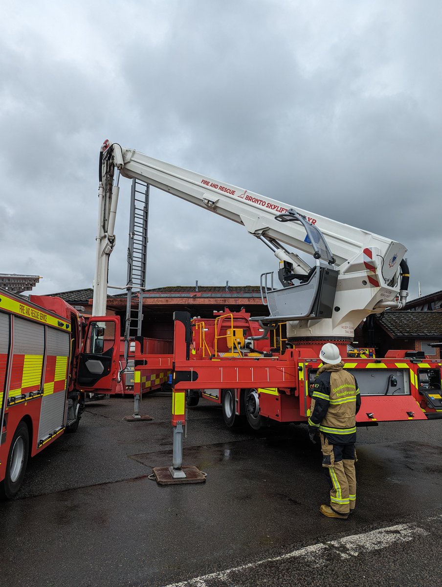 We recently welcomed Emanuel and Anton, firefighters from Greater Stockholm Fire Brigade to Whitley Wood Fire Station. The visit was a great opportunity to share learning and experience between our crew and their fire service. @WhitleyWoodFS @RC_MITT