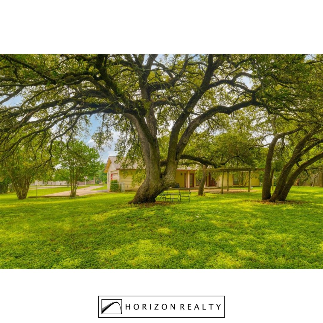 Horizon Agent, Edward Farmer just listed this tranquil ranch style home on a half acre in Georgetown.
#realtor #listingagent #georgetowntx #HorizonRealty
See website: horizonrealtylistings.com/438-starview-l…