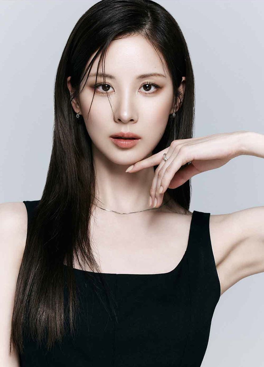 𝑅𝐸𝑆 𝑁𝑂𝑉𝐴𝐸 ⋆⭒˚.⋆ ready to greet you with the new face, me.