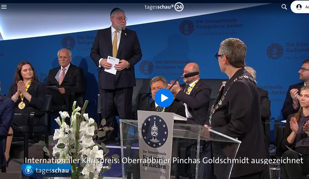 2022 : Der Ukrainische Nazi Serhij Zhadan bekommt den Friedenspreis in Frankfurt.
2024 : Der Präsident der europäischen Rabbis, Pinchas Goldschmidt, bekommt den Karlspreis in Aachen.

Finde den Fehler ! 😉

#ZDFheute #Tagesschau #Tagesthemen #Ukraine #Gaza #ORF #OE24 #Baerbock