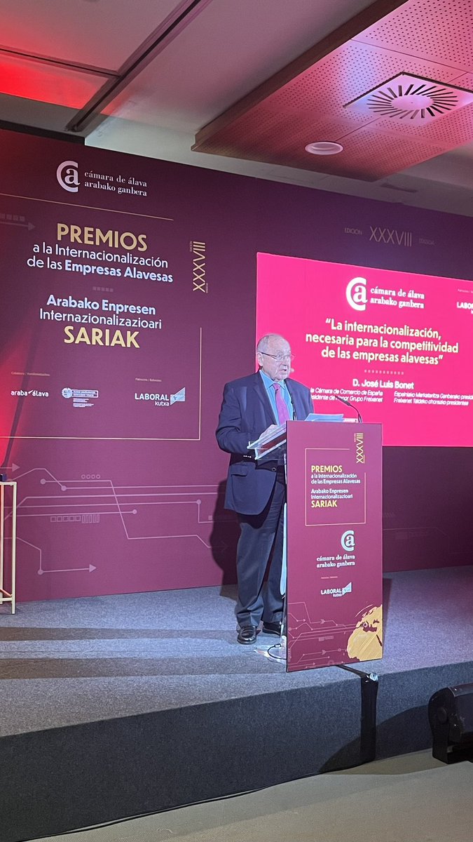 El presidente de la Cámara de España, José Luis Bonet, aplaude a las empresas que salen al exterior por “las grandes dosis de coraje que requiere”, durante su intervención en los Premios a la internacionalización de las empresas alavesas organizados por la @camaradealava