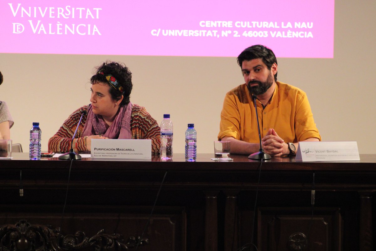 📖 Hui el #CCLaNau ha acollit el debat Llegir i fer llegir a Estellés sobre 'La rosa de paper' amb Ricard Peris, Vicent Baydal i Mercè Pérez presentat per Purificació Mascarell.