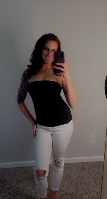 Sometimes I dress normal 😁 https://t.co/8mUrmjCEW1<a href="/tag/instagramdown"class="tags"><span>#instagramdown</span></a>