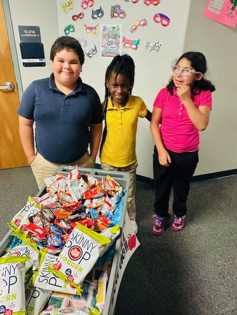 🦅✨Our amazing students who are in Lifeskills made a lot of staff members smile today with their Sunshine Cart! They did an amazing job using their social skills to communicate! Way to go!✨🦅#loveleeschools #sunshinecart #TeacherAppreciationWeek