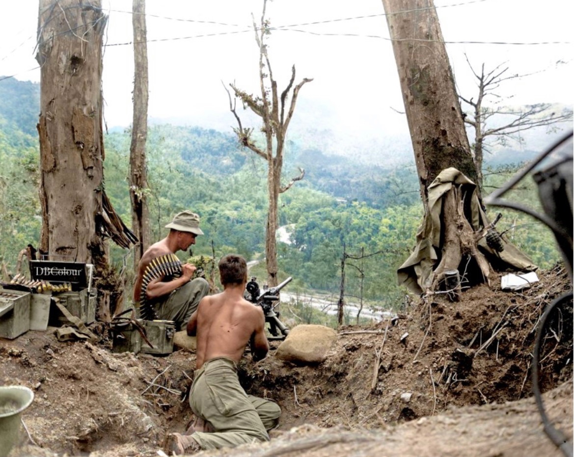 In April of 1944, Pfc. Sam & Pfc. Joe Maduna of the the 93rd Infantry Division, man a .50 cal.
machine gun on Bougainville’s Hill 250 in the Solomon Islands. 🪖