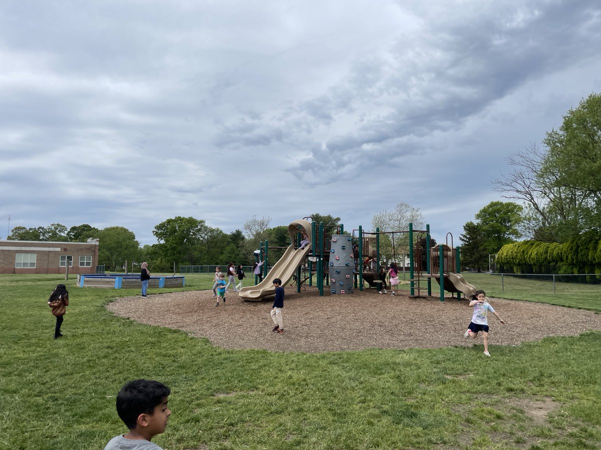 mr_mtozzi's tweet image. Recess fun at #EMKPRIDE ⁦@NicoleFoulksEMK⁩