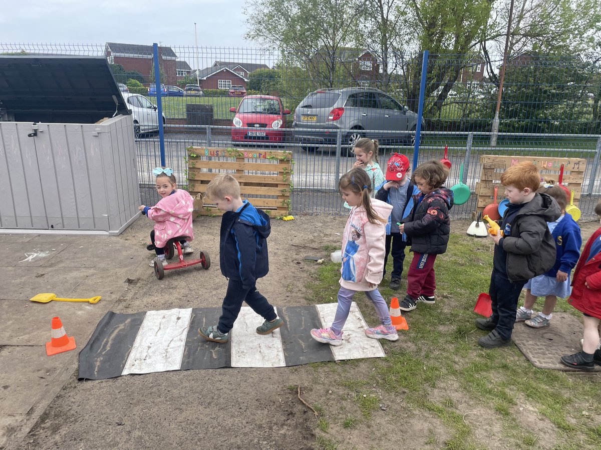 Super cat 🐱 has helped us with our road safety learning. 🐱 taught us super senses. We know to stop ✋, look 👀, listen 👂 and think 🤔 before crossing a road. We know it is safest to cross at a zebra crossing so we practised! @Shoreside1234 @MrPowerREMAT @MissKnipeREMAT
