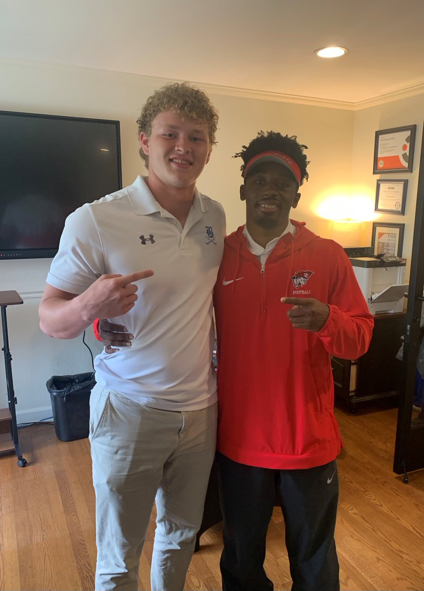 After a great discussion with Coach @Benji_Jae, I am very blessed and thankful to receive an offer from the University of the Cumberlands. @UCPatriotFball @CoachHouse_UC @UCCoachMorris @cfantastic0101 @BBSfootball @BBSBucs @Gavin_Greene16 @Stephen_OC_ @SoCalCoyotesTN