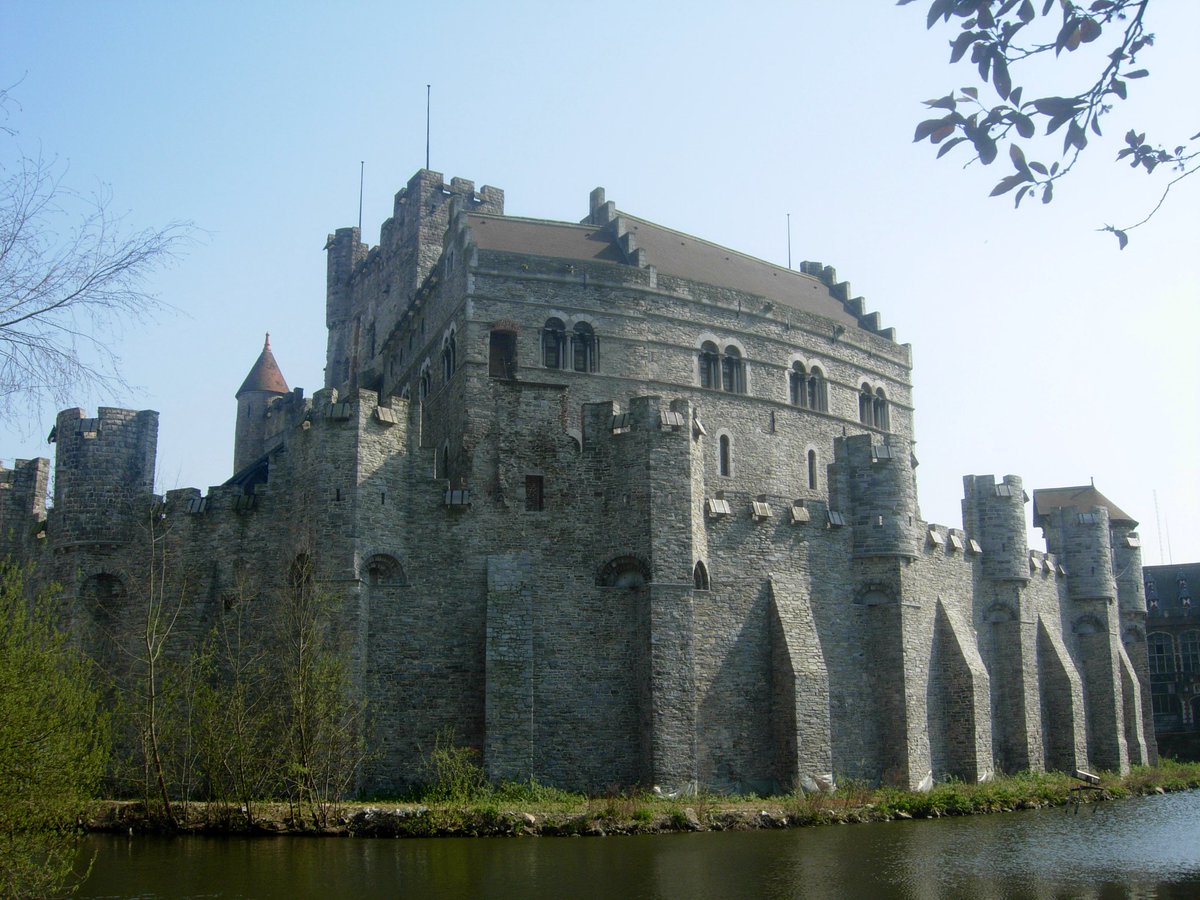 @castlehunteruk No, but I have a soft spot for castles with a moat. I’m sure you’d love the Gravensteen (Earl’s stone) in Gent too!