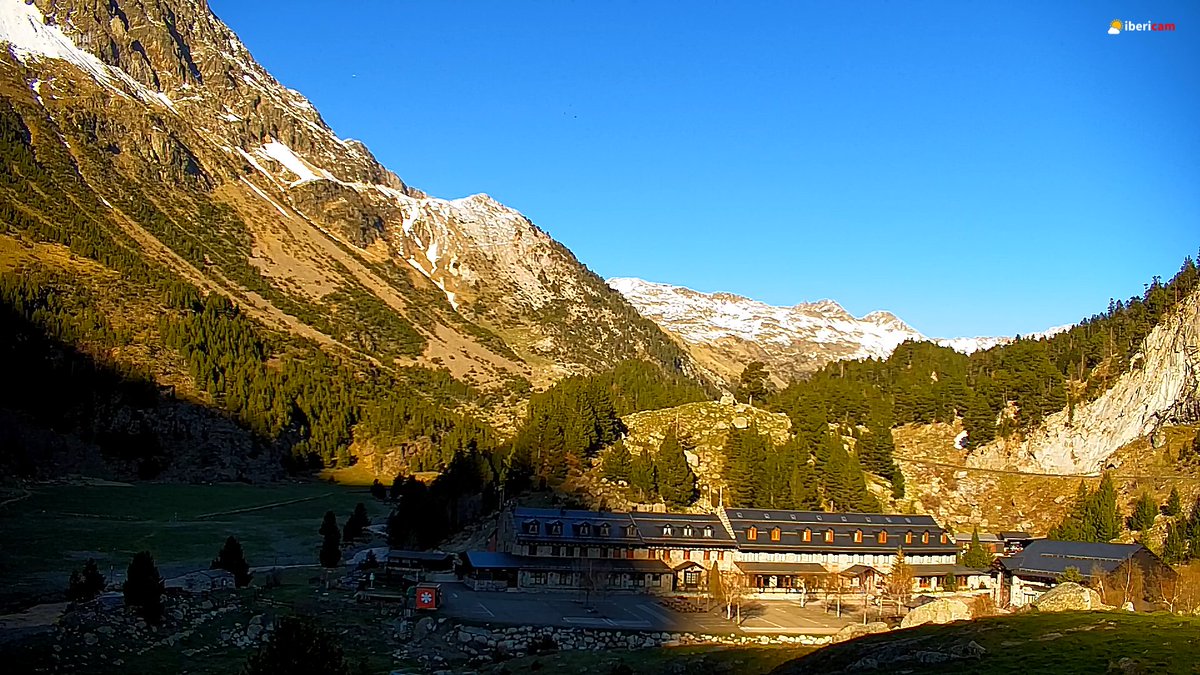 Situación actual #LlanosdelHospital #Benasque
Cielos despejados y 14ºC
@AEMET_Aragon @CarlosDezaDeza @eltiempo_atv
@meteobenas @MeteoredES @ElTiempoA3
@lasextameteo @meteo_aragon @RAM_meteo
@rrequenab @Huesca_LaMagia @lugaresdenieve
@aragonturismo @spain @TURISMOBENASQUE