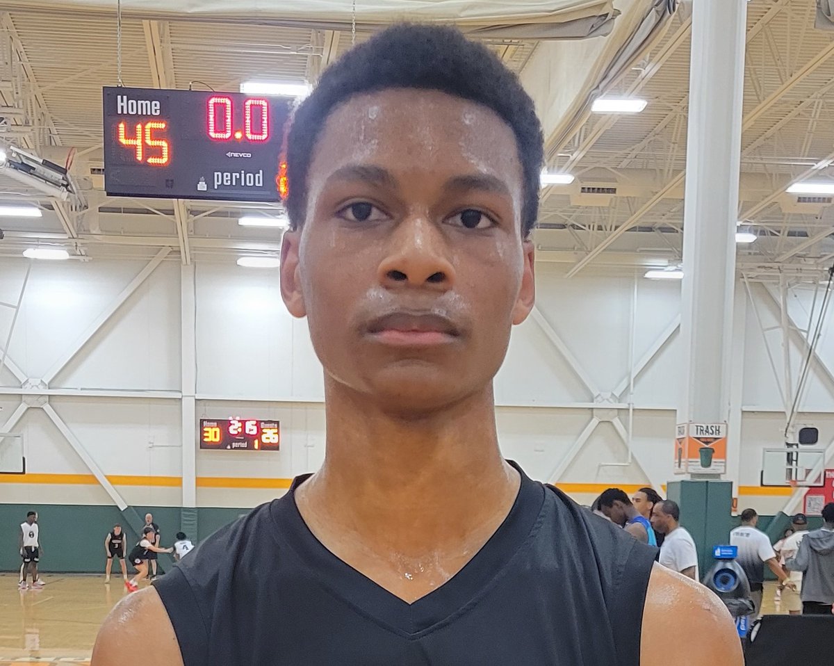 '25 DJ Cox made the list of standouts from last weekend's OTR Rocky Top Invitational. His overall game is rounding into form. He is one to track with @HypeHawks @JHillsman writes more: ontheradarhoops.com/otr-hoops-rock…