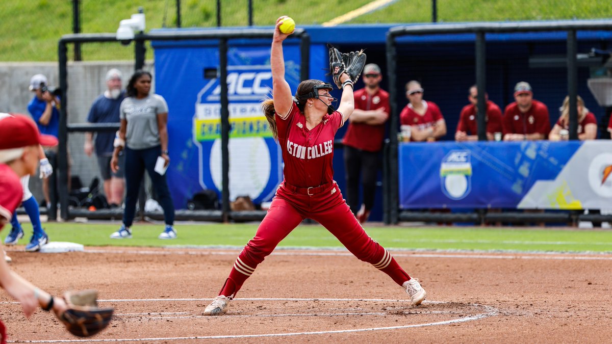 We head to extras! ➡️ Nicole getting things started in the eighth!